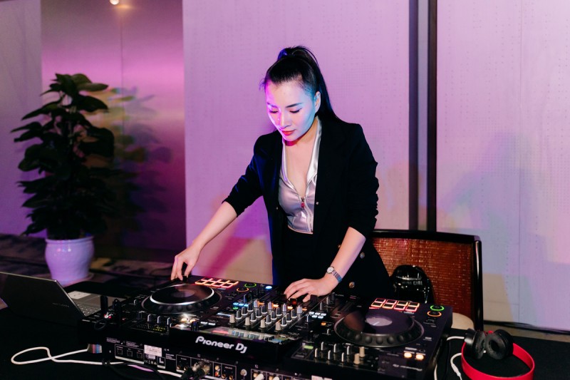 Vietnam offsite fun - Corporate by day, after party by night with SOS Party. gallery image Vietnam offsite fun - Corporate by day, after party by night with SOS Party. gallery image