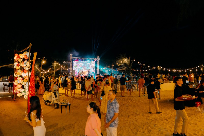 Corporate Beach-side Gala Dinner in Da Nang, Vietnam at Pullman Beach Resort gallery image Corporate Beach-side Gala Dinner in Da Nang, Vietnam at Pullman Beach Resort gallery image