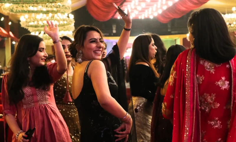 Get the best Diwali artists for your corporate event with SOS Party! gallery image